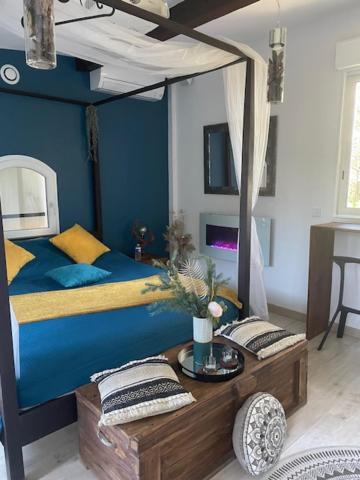 A l'Orée des pins - Gite indépendant avec baignoire balnéo et Home Cinéma en sup - Voir info de l'hôte Cuges-les-Pins Esterno foto